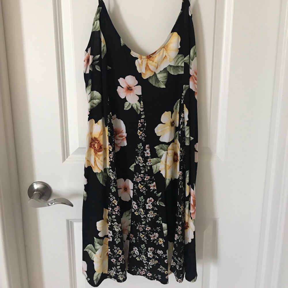 NWT floral print - size L dress